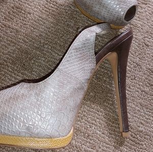 Qupid peek toe buckle pumps